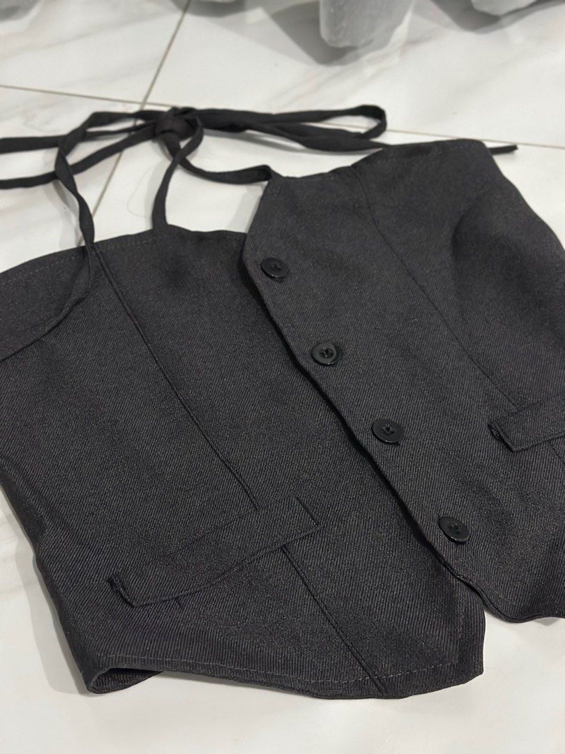 Crop halterneck rompi vest kemben wanita eastrose (Kategori: Olshop Wanita) berada di Jakarta Barat. Dikirim oleh laqueshop (ID iklan 1377354394, Gambar 3). Deskripsi: .