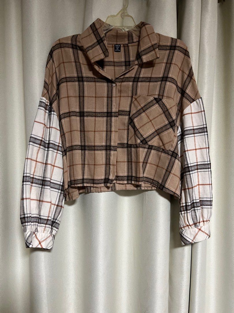 Cropped Longsleeves (Category: Coats, Jackets and Outerwear) located in Makati City. Submitted by helpmedeclutter03 (Listing ID 1377198746, Image 1). Description: - Good material - No damages - Super cute - Can fit up to XL or 2XL - Cozy for XL.
