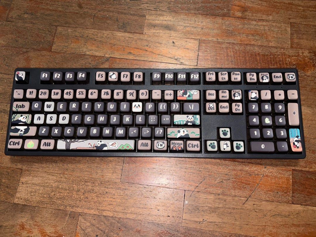 Customed Keyboard (Category: Computer Keyboard) located in Singapore. Submitted by _01729347297 (Listing ID 1377240903, Image 1). Description: Customer Keyboard bought from Taobao Extra keys and parts are included Message for more details! .