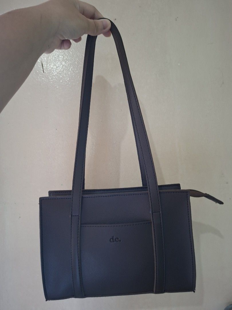 Daily Carry Micro Shoulder Bag (Category: Shoulder Bags) located in Manila. Submitted by declutterthingz30 (Listing ID 1377140336, Image 1). Description: LAST PRICE ALREADY color brown good as new used 2 or 3 times only.