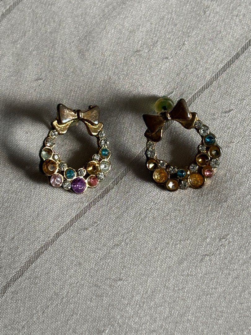 Earrings (Category: Earrings) located in Singapore. Submitted by jodiestrawberry (Listing ID 1377254488, Image 1). Description: .