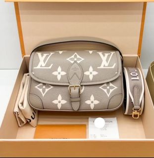 (Kategori: ) berada di . Dikirim oleh anzeraluxbags.id (ID iklan 1377292927, Gambar 1). Deskripsi: .