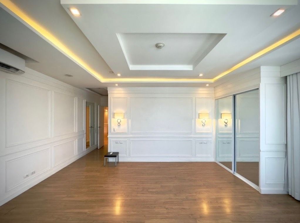 A closer look at Luxury Industrial Loft Penthouse Condo With Balcony