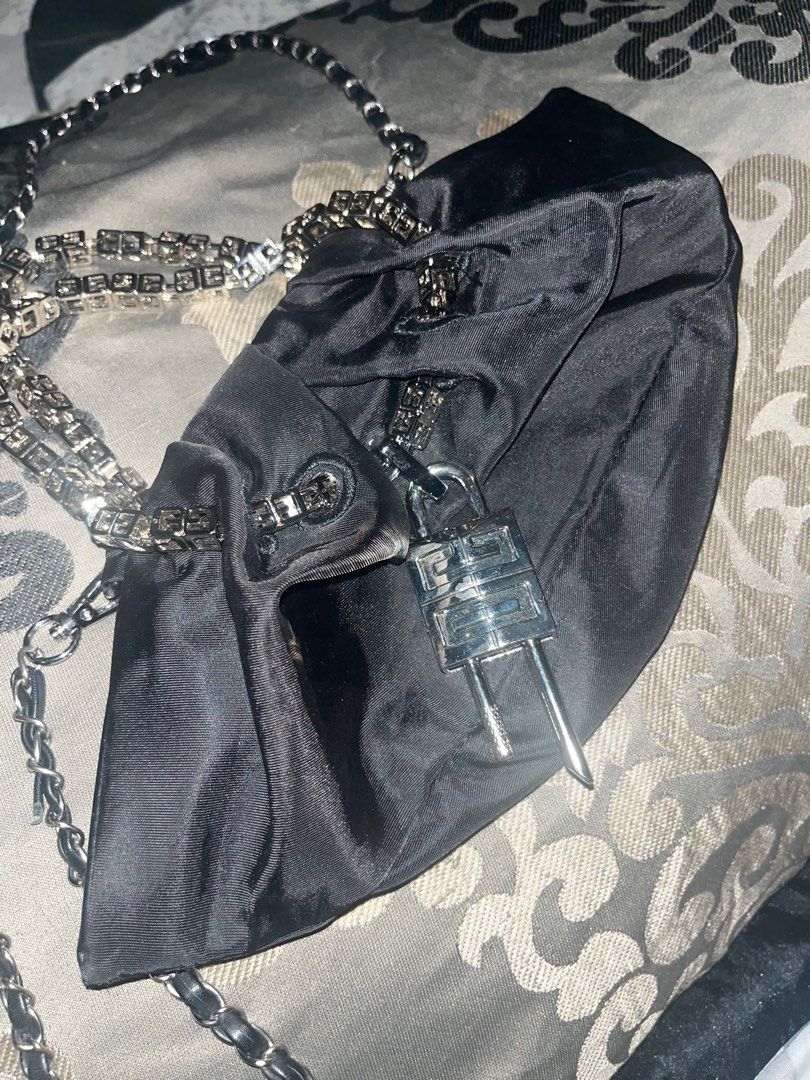 givenchy party bag (Category: Cross-body Bags) located in Quezon City. Submitted by lindthings (Listing ID 1377338639, Image 1). Description: .
