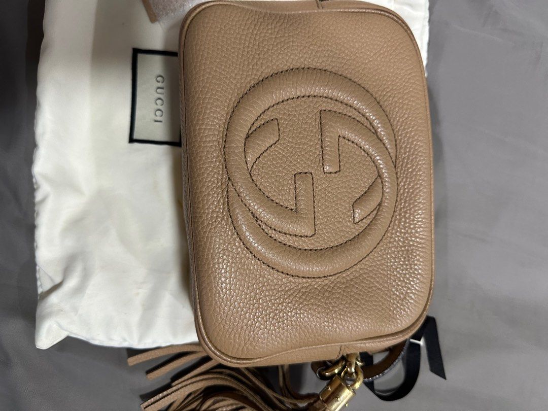 Gucci Soho Disco Camera Bag (Category: Luxury Bags & Wallets) located in Makati City. Submitted by rnathaliem (Listing ID 1377254839, Image 3). Description: Gucci Soho Disco Camera Bag Can be worn as shoulder bag or cross body bag Color beige With dustbag, care card and swatch leather.