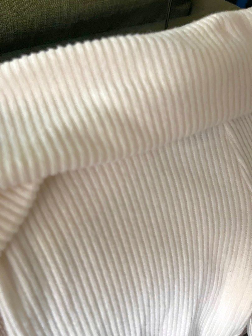 Cream Foldover Wide-leg Knit Pants (Category: Other Bottoms) located in Pasay City. Submitted by robinesbin (Listing ID 1377223156, Image 2). Description: Fits XS-S Knitted material Soooo cute, brandy dupe .