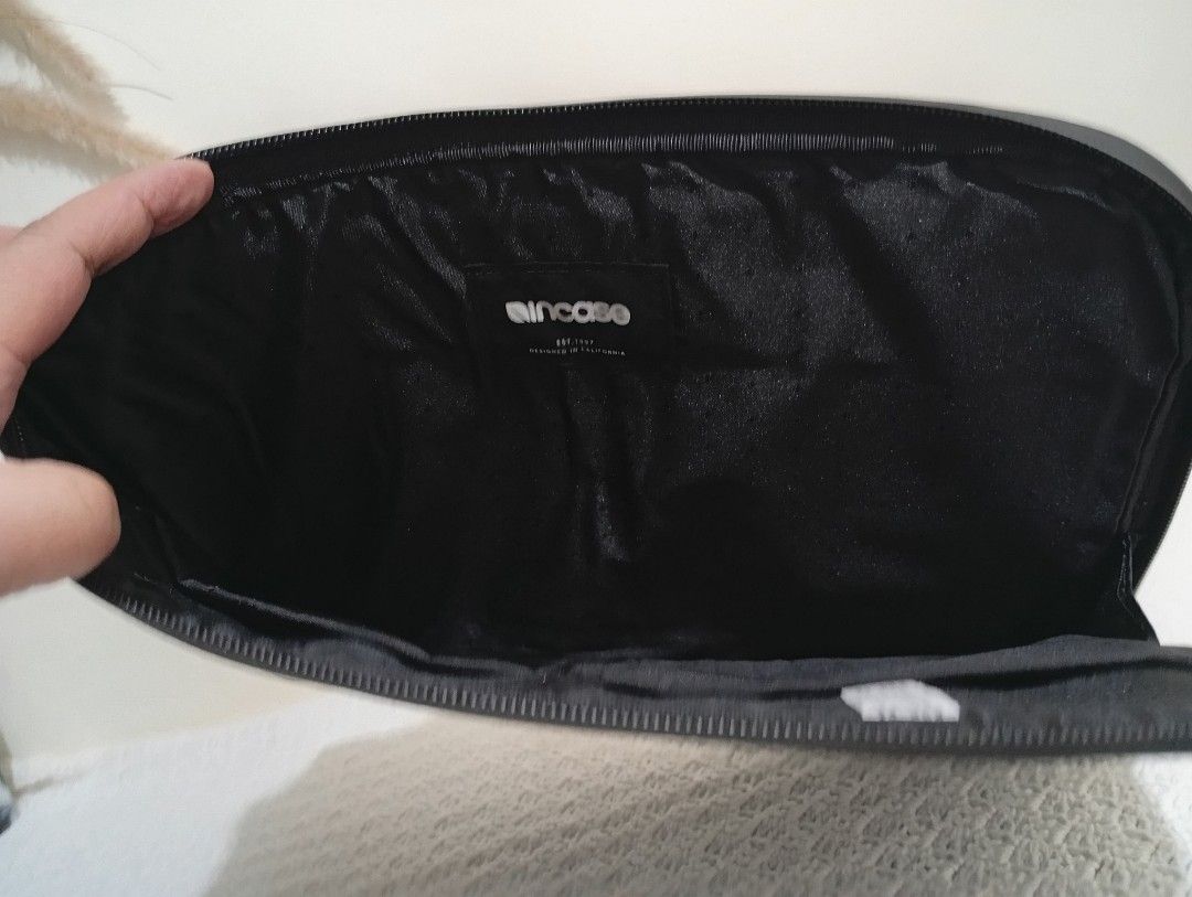 INCASE Compact Sleeve (Category: Laptop Bags & Sleeves) located in Baguio. Submitted by Zagada (Listing ID 1377263903, Image 3). Description: INCASE Compact Sleeve Like New Condition 13" x 9.75" Location- Baguio City Ship Nationwide via J&T Courier.