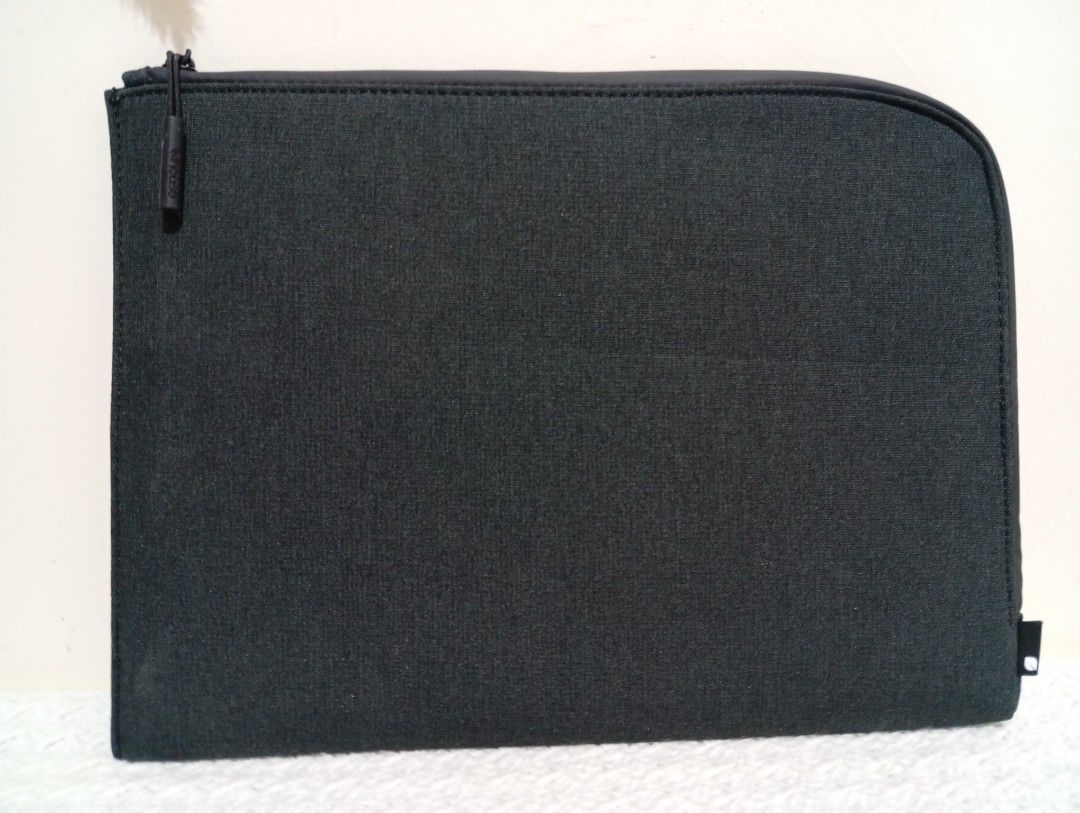 INCASE Compact Sleeve (Category: Laptop Bags & Sleeves) located in Baguio. Submitted by Zagada (Listing ID 1377263903, Image 1). Description: INCASE Compact Sleeve Like New Condition 13" x 9.75" Location- Baguio City Ship Nationwide via J&T Courier.
