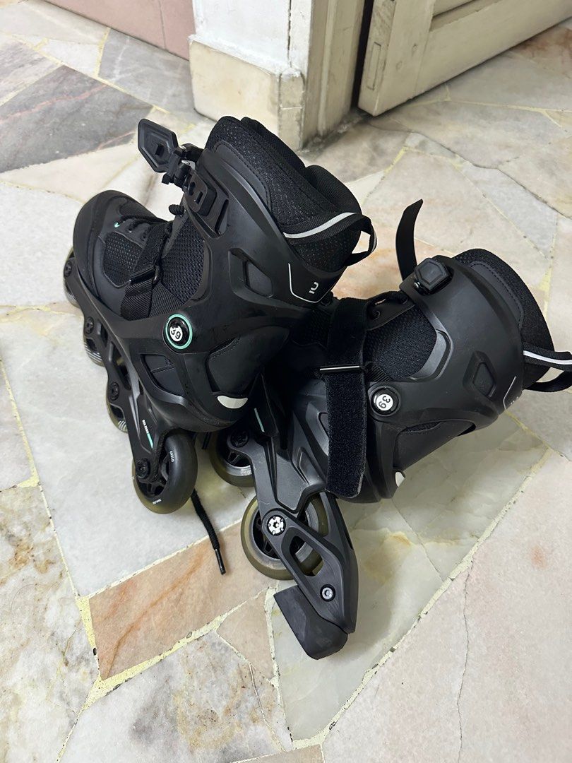 Inline skates (Category: Skates, Rollerblades & Scooters) located in Kuala Lumpur. Submitted by sammmmantha (Listing ID 1377301679, Image 2). Description: Used once or twice indoors, selling as i dont use it often enough Shoe size 39 Guard size refer to last picture Head size 52-55cm Bought 350++ for everything.