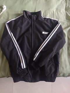 (Kategori: ) berada di . Dikirim oleh bismillah_thrifting (ID iklan 1377200436, Gambar 1). Deskripsi: .