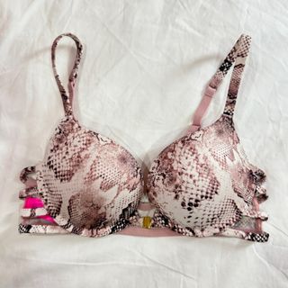 (Category: ) located in . Submitted by matcha_kitty (Listing ID 1377269226, Image 1). Description: .