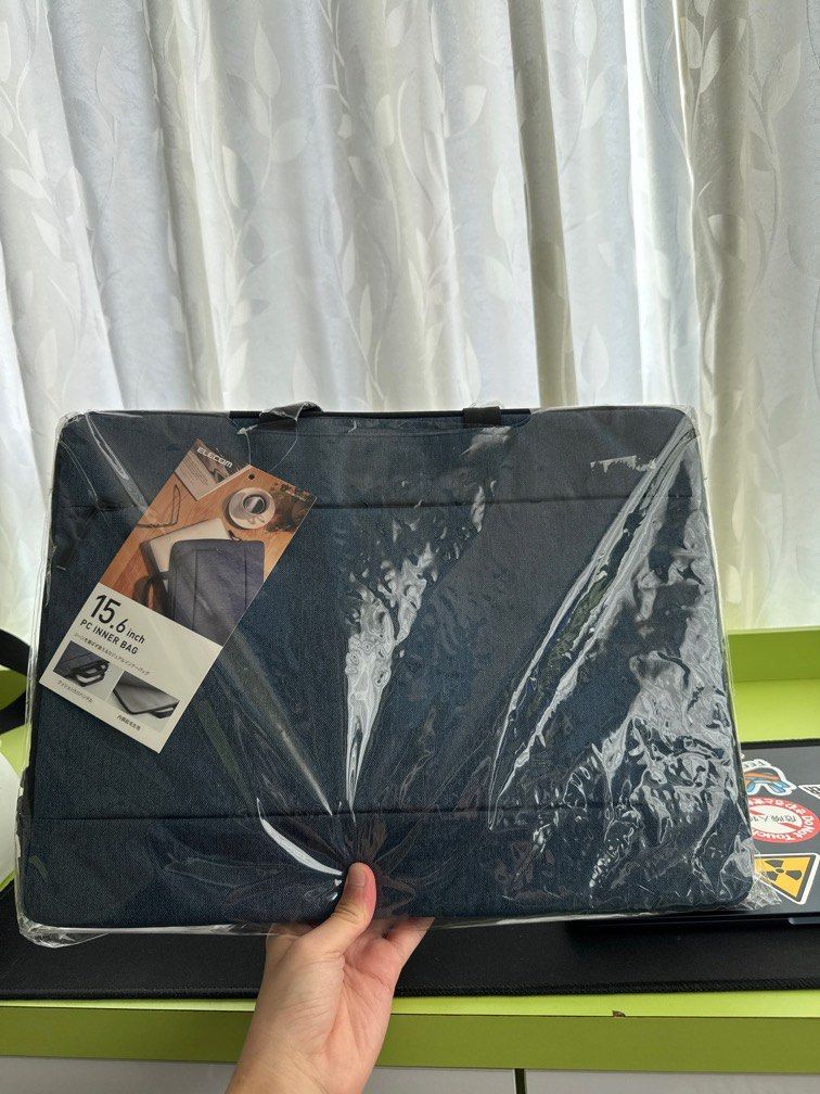 Laptop Bag (Category: Laptop Bags & Sleeves) located in Singapore. Submitted by rrennnnnn (Listing ID 1377250940, Image 2). Description: can fit up to 15.6 inches, new.