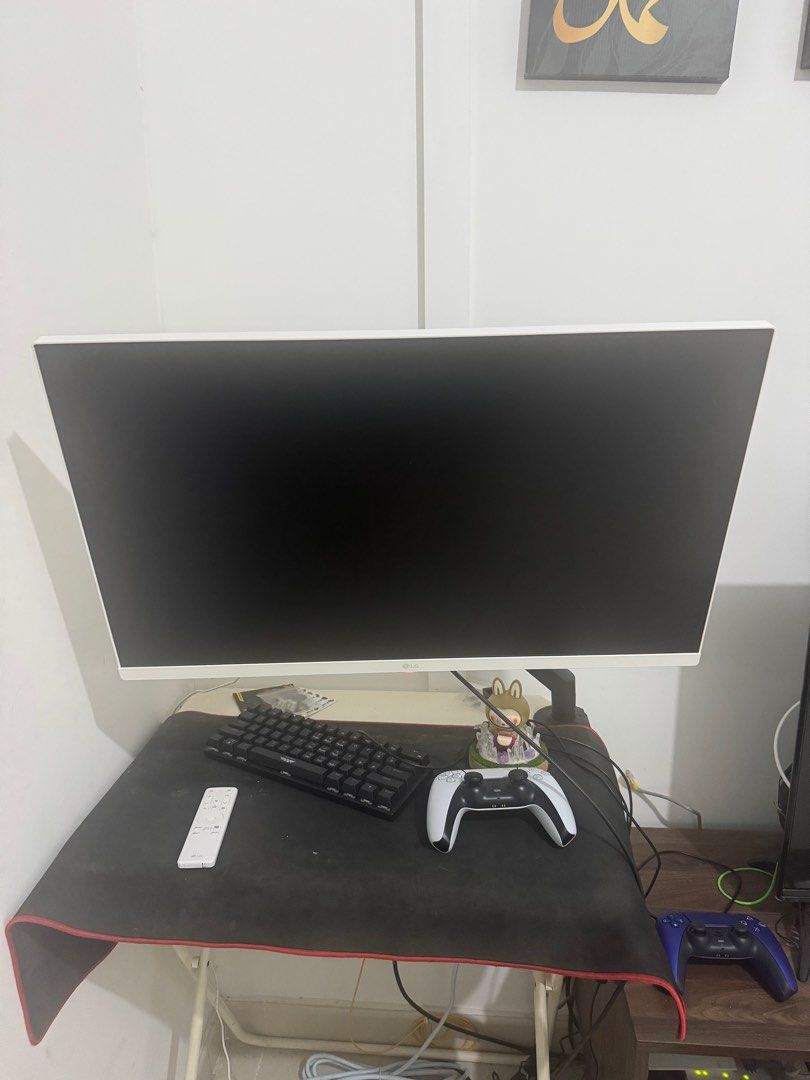 LG Smart monitor 27 inch (Category: Monitor Screens) located in Singapore. Submitted by isyarffj (Listing ID 1377314435, Image 2). Description: LG 27-inch Smart monitor. White. Excellent condition. Rarely used. Smart functions. Includes stand. Self collect at Bedok North Blk 429A.