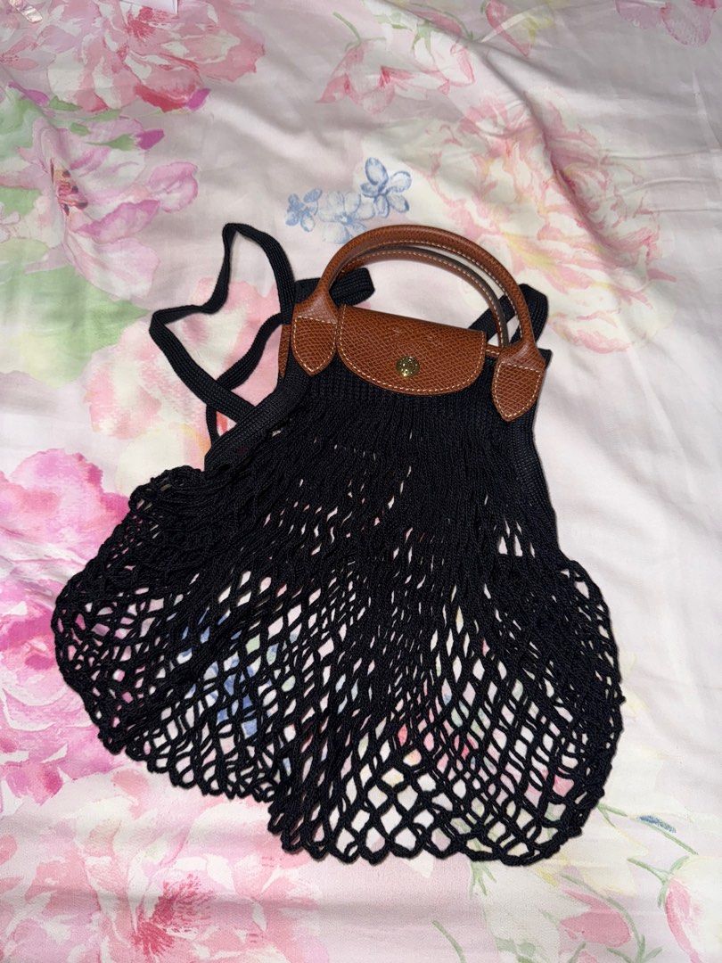 Longchamp (Category: Bags & Wallets) located in Singapore. Submitted by haziquacks17 (Listing ID 1377315700, Image 1). Description: - Longchamp le pliage net bag with a leather handle. - Brand New, never worn before - .
