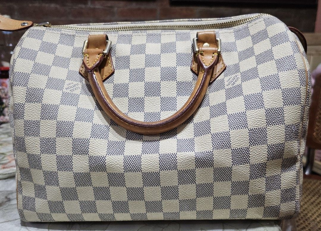 Louis Vuitton Speedy 30 Azur Damier (Category: Luxury Bags & Wallets) located in Quezon City. Submitted by lacygirlshoppe (Listing ID 1377201159, Image 2). Description: Pre-loved LV Damier Azur (with lock and keys).