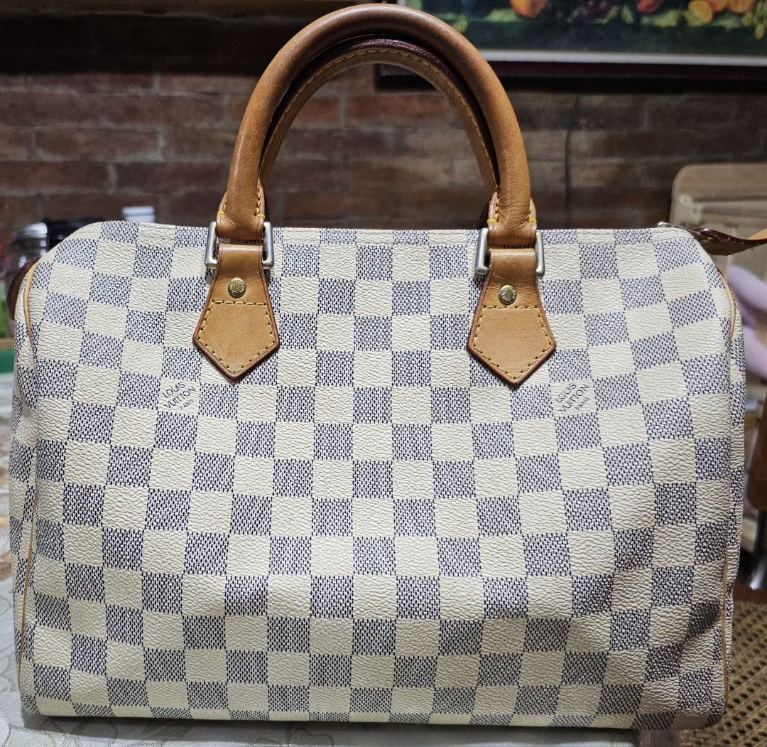 Louis Vuitton Speedy 30 Azur Damier (Category: Luxury Bags & Wallets) located in Quezon City. Submitted by lacygirlshoppe (Listing ID 1377201159, Image 1). Description: Pre-loved LV Damier Azur (with lock and keys).