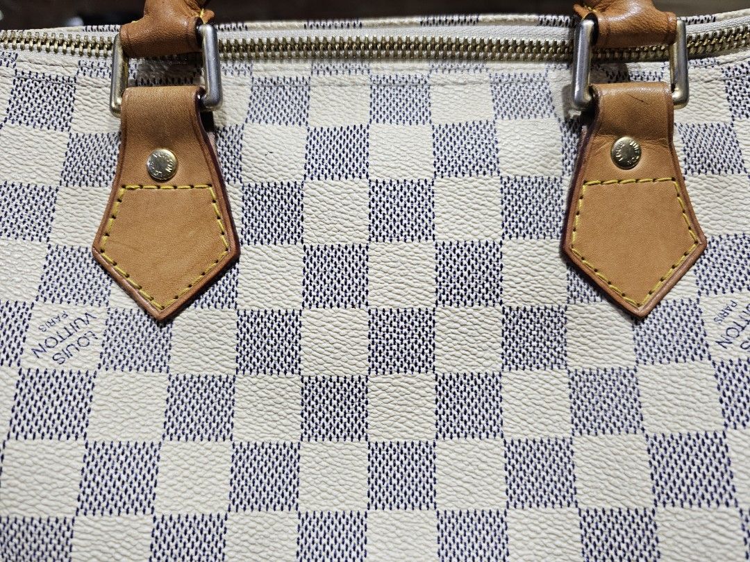 Louis Vuitton Speedy 30 Azur Damier (Category: Luxury Bags & Wallets) located in Quezon City. Submitted by lacygirlshoppe (Listing ID 1377201159, Image 3). Description: Pre-loved LV Damier Azur (with lock and keys).