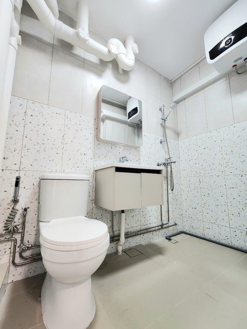 Studio Room Rental at Bishan St 12 (Category: Room Rentals) located in Singapore. Submitted by hanamaki (Listing ID 1368477070, Image 2). Description: - Lots of privacy (designed like dual key) - Studio Room with Ensuite bathroom (not Master room) - Wifi, Utilities, Aircon - Washer/ refrigerator/ pantry to yourself, no need to share! - Couples welcome -Stone's throw to Bishan MRT Interchange, Junction 8 - Great bus connectivity Discover the perfe