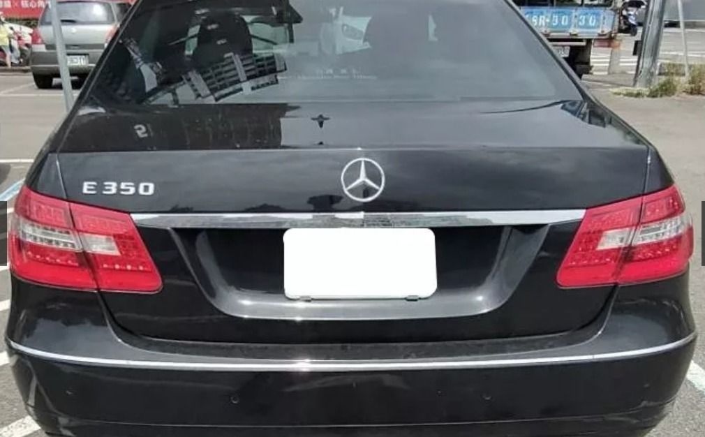 由 vivian19932004 (刊登 ID 1377270826，圖片 3) 提交，位於 新北市 (New Taipei) 的 M-Benz E-Class Sedan E350 2011款 黑色 (類別：汽車出售)，說明：💥認證中古車 歡迎你來帶回家💥 💥車輛應有盡有 趕緊來搶便宜💥 ⚠️車商賣車 同行勿擾⚠️ 廠牌型號: M-Benz E-Class Sedan E350 2011款 黑色🚗 行駛里程: 14.2萬 引擎燃料: 汽油 出廠年份: 2011年 排氣量: 3.5L 變速系統: 手自排 傳動系統: 2WD 車門: 4門 乘客數: 5人 💎提供車況原始表 💎提供車換車需求 💎車況與認證表不符，退車並全額退費 🔥車輛均有第三方認證🔥 ⭕專業鑑定⭕合格認證 ⭕檢定報告⭕一覽無遺 五大保證❗️ ✅里程保證車 ✅無泡水車 ✅無重大事故 ✅無引擎號碼變造車 ✅非計程車 五大保固❗️ 💯引擎、💯變速箱、💯方向機、 💯啟動馬達、💯發電機 🚗歡迎預約賞車�