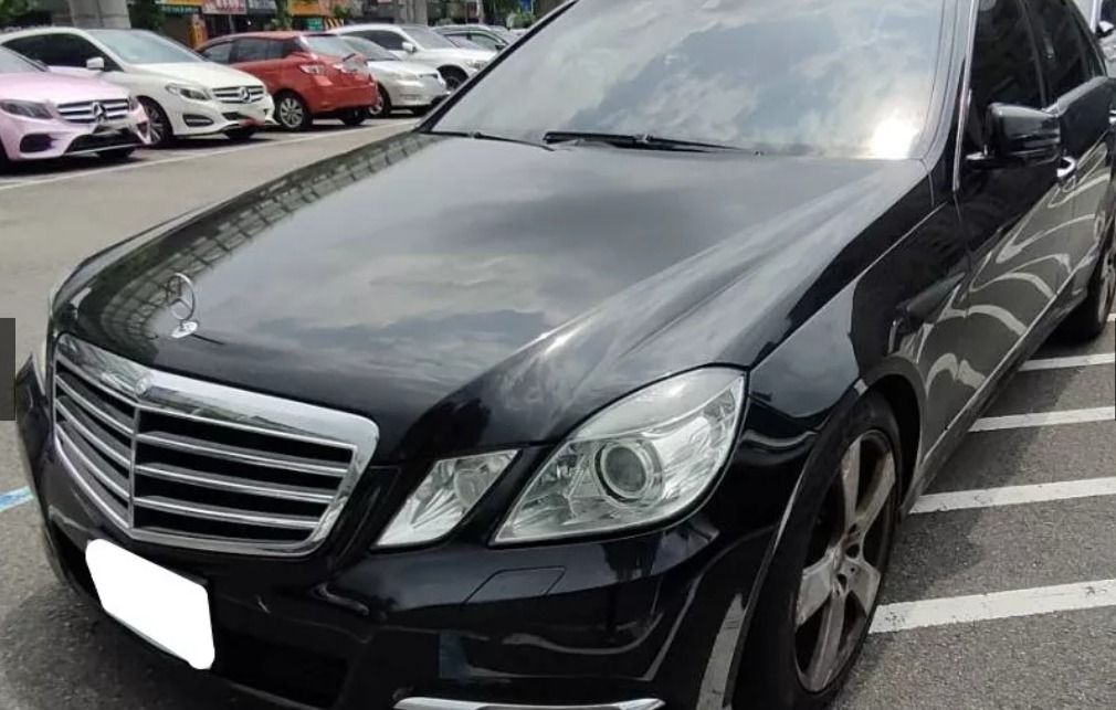 由 vivian19932004 (刊登 ID 1377270826，圖片 2) 提交，位於 新北市 (New Taipei) 的 M-Benz E-Class Sedan E350 2011款 黑色 (類別：汽車出售)，說明：💥認證中古車 歡迎你來帶回家💥 💥車輛應有盡有 趕緊來搶便宜💥 ⚠️車商賣車 同行勿擾⚠️ 廠牌型號: M-Benz E-Class Sedan E350 2011款 黑色🚗 行駛里程: 14.2萬 引擎燃料: 汽油 出廠年份: 2011年 排氣量: 3.5L 變速系統: 手自排 傳動系統: 2WD 車門: 4門 乘客數: 5人 💎提供車況原始表 💎提供車換車需求 💎車況與認證表不符，退車並全額退費 🔥車輛均有第三方認證🔥 ⭕專業鑑定⭕合格認證 ⭕檢定報告⭕一覽無遺 五大保證❗️ ✅里程保證車 ✅無泡水車 ✅無重大事故 ✅無引擎號碼變造車 ✅非計程車 五大保固❗️ 💯引擎、💯變速箱、💯方向機、 💯啟動馬達、💯發電機 🚗歡迎預約賞車�