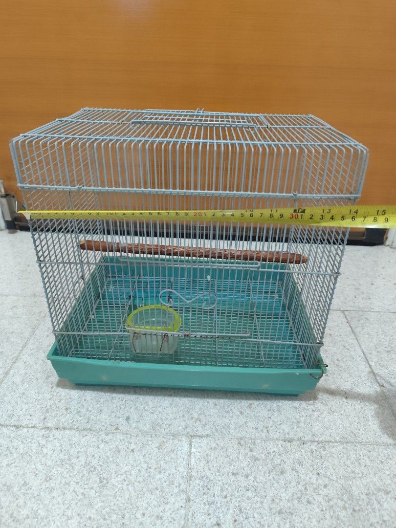 Metal bird cage for canary/lovebird/ finches (Category: Homes & Other Pet Accessories) located in Singapore. Submitted by kwaren_5 (Listing ID 1377373248, Image 2). Description: .