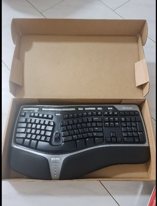 Microsoft Natural Ergonomic Keyboard 400063214853764610111