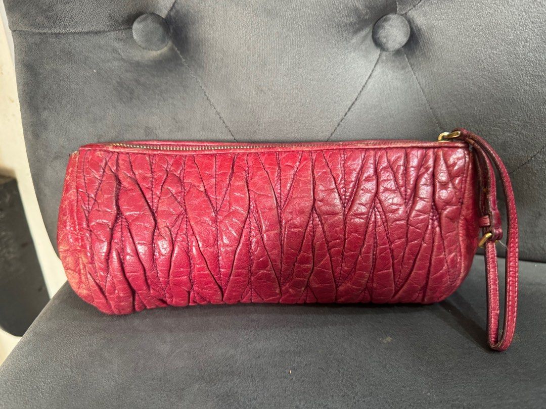 MIU MUI POUCH ORIG (Category: Luxury Bags & Wallets) located in Manila. Submitted by raila.bags (Listing ID 1377289041, Image 2). Description: no flaws ORIG PO LAHAT NG TINDA KO .