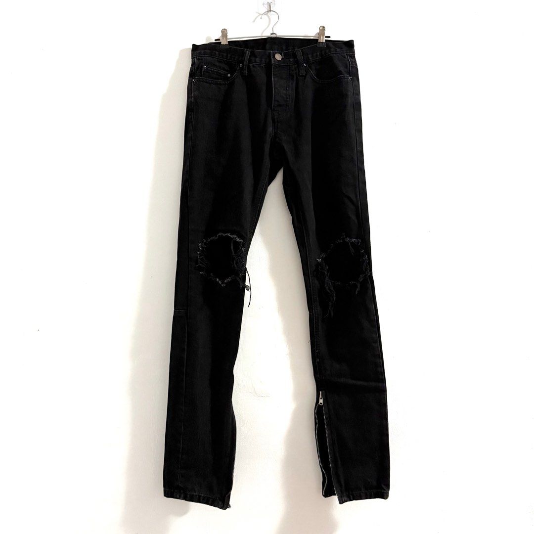 MNML Skinny Jeans / Zip Leg Opening (Category: Jeans) located in Orion. Submitted by whoknew.vtg (Listing ID 1377200644, Image 1). Description: MNML Skinny Jeans Size : 30 Length : 41.5in L.O. : 11 Price : 1000.