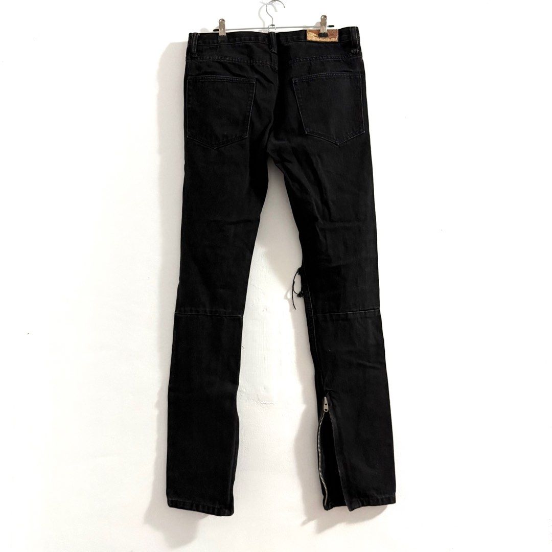 MNML Skinny Jeans / Zip Leg Opening (Category: Jeans) located in Orion. Submitted by whoknew.vtg (Listing ID 1377200644, Image 3). Description: MNML Skinny Jeans Size : 30 Length : 41.5in L.O. : 11 Price : 1000.