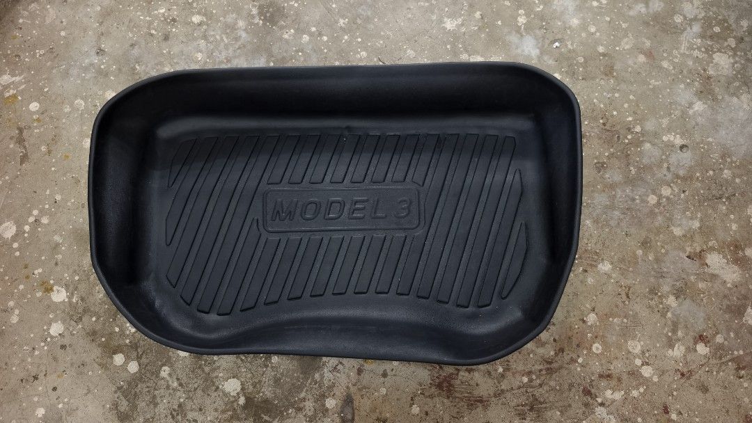 Model 3 （分類：其他）位於 Hong Kong。 由 vq16stanley 提交（商品編號 1377229975，圖片 1）。簡介： 車頭行李箱墊。