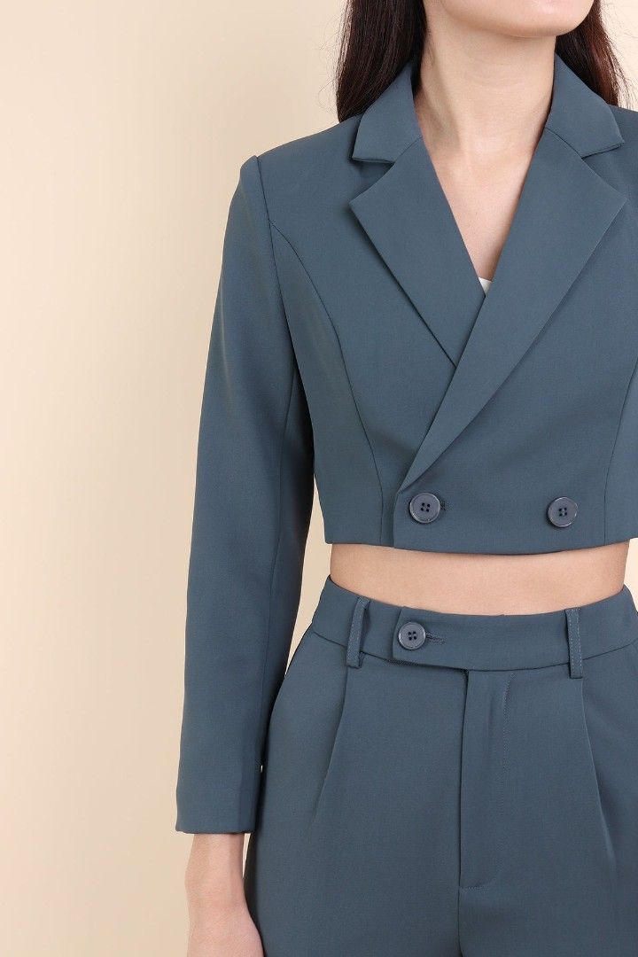 NEONMELLO PAULA CROP BLAZER IN TEAL GREEN (Category: Coats, Jackets and Outerwear) located in Singapore. Submitted by _cherx_ (Listing ID 1377316621, Image 1). Description: Brand New retails at $49.90 No Trades/Refunds/Exchange Please don't low-ball, very low already May request for top up if meet up at your location/convenience. *Price is for meetup, exclude mailing (not responsible for lost mails or excess mailing charges) Mostly Brand New/like