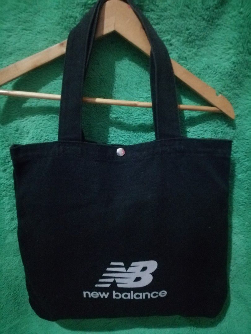 NEW BALANCE TOTE BAG(PRELOVED) (Category: Tote Bags) located in Iligan City. Submitted by RL_Collections (Listing ID 1377320682, Image 2). Description: *excellent condition *color rate:10/10 *size:pls refer to last 2 pictures *clean & ready to use.