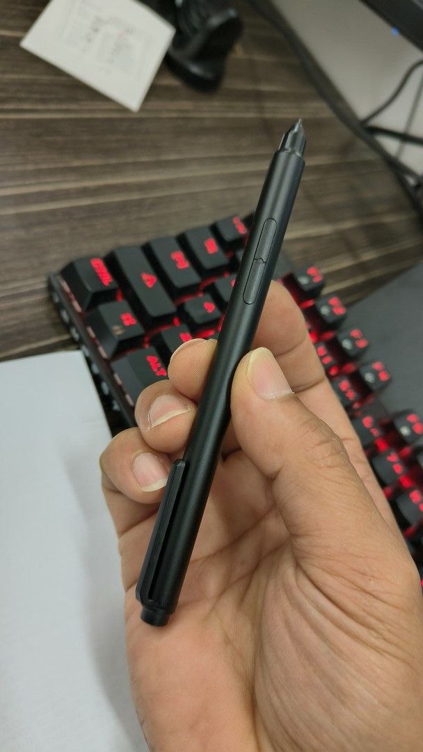 Original Microsoft Surface Pen Stylus with Clip (Category: Other Accessories) located in Singapore. Submitted by drnail (Listing ID 1377264111, Image 2). Description: very clean almost new no scratches no box bring your own battery and Surface if you want to test reason for selling: my Sur ce was stolen 😭.