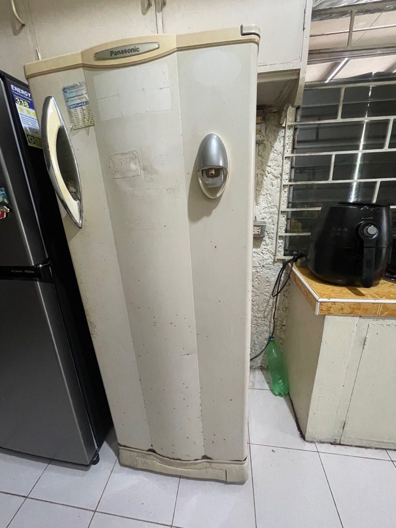 Panasonic old model ref (Category: Refrigerators and Freezers) located in Marikina City. Submitted by crk20 (Listing ID 1377240253, Image 1). Description: Working good as is sa pic, need cleaning loc marikina .
