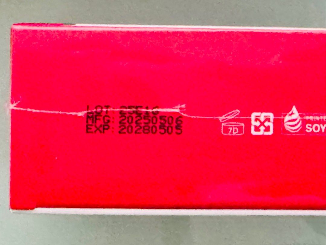 由 hsu032820 (刊登 ID 1377293658，圖片 3) 提交，位於 台中市 (Taichung) 的 全新｜【PEZRI派翠】B12強效修護安瓶（10mlx2pcs/盒） (類別：護膚、清潔產品)，說明：🉑ㄇㄞˋ貨便，請私 全新未拆封，庫存2盒（標價為單盒價格） 效期2028/05/05 以下資訊截至官方供參考 【商品特色】 賦活、舒緩、彈亮 高濃度B12添加，即潤穩膚彈嫩亮。 B12安瓶精華蘊含強大的肌膚修復能力，搭配科研燕麥醯胺及防禦型玻尿酸，能即時舒緩潤澤，解決膚況不穩定，呵護乾癢不適肌膚。 獨特水潤誘導質地讓B12快速直達肌源，以最大程度地浸潤吸收，密集滋養修護，讓脆弱老化肌膚重獲彈性、光澤、細緻，恢復肌膚水嫩明亮。。