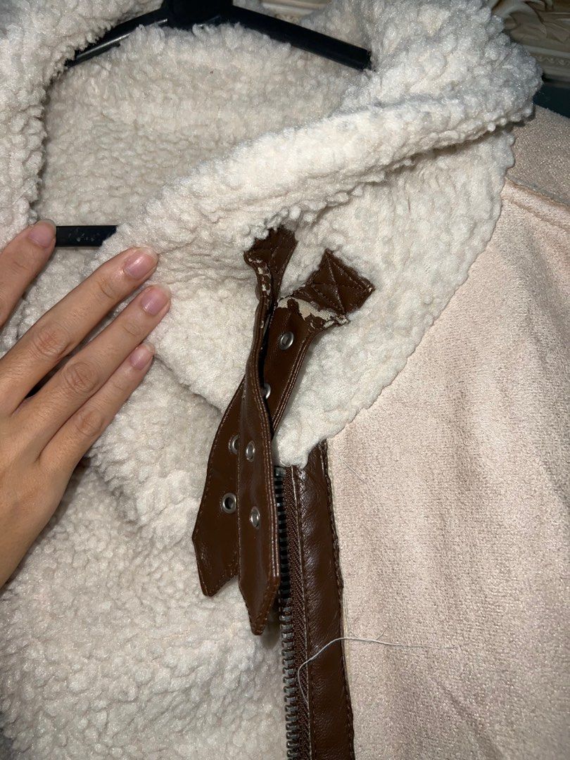Reversible wool jacket (Category: Coats, Jackets and Outerwear) located in Georgetown. Submitted by perlovedxx (Listing ID 1377299235, Image 3). Description: Wore this to Korea when it was 10c Thrifted it It’s probably around 1kg.