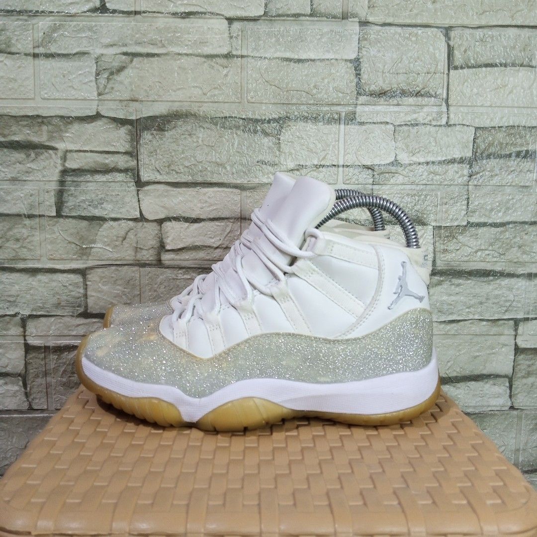 Sepatu Nike Air Jordan retro 11, Fesyen Pria, Sepatu Sneakers di