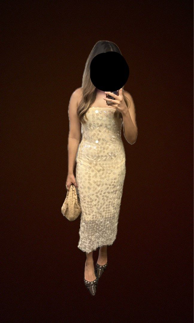 Sequin dress (Category: Dresses) located in Mandaue City. Submitted by cebugoods (Listing ID 1377352232, Image 1). Description: Worn once !! Like zara only but still cute.