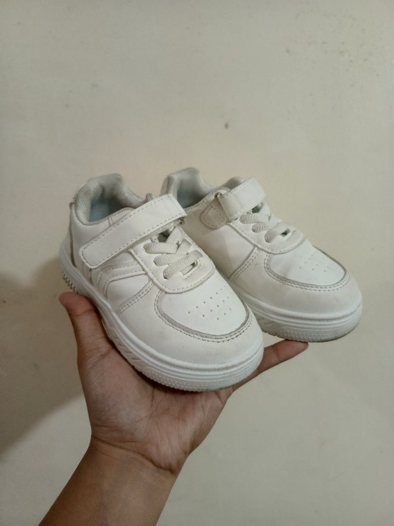 Shein White Kids Shoes 14cm (Category: Babies & Kids Fashion) located in Manila. Submitted by GGPlushies (Listing ID 1377248664, Image 1). Description: Needs Deep Wash No other issues.