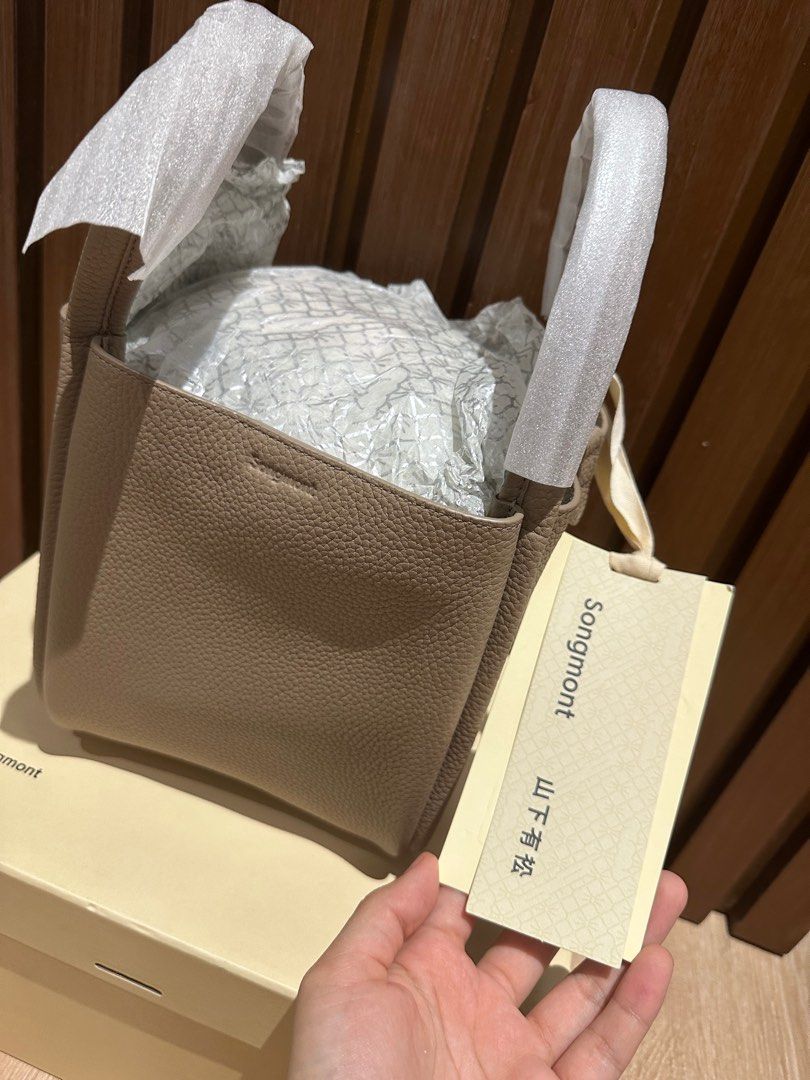Song Bag in Medium (Songmont) (Category: Luxury Bags & Wallets) located in Manila. Submitted by trendsetterclub_ph (Listing ID 1377295275, Image 2). Description: Song bag in medium Color: Cream Apricot.