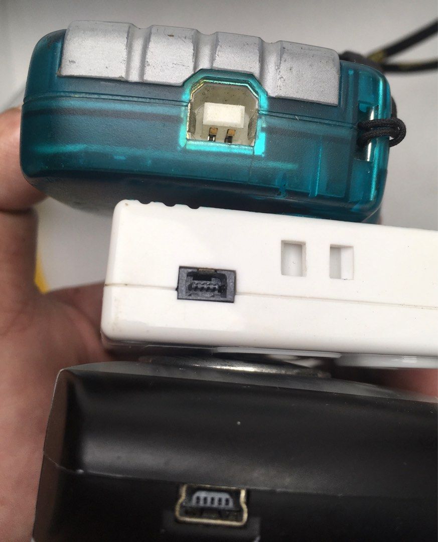 Take all ❗️Old Digital cameras (Category: Video Cameras) located in Las Pinas. Submitted by film101 (Listing ID 1377341429, Image 3). Description: For take all 750 -its old Digital camera , -no sample photos its needed cable or do research -this are all working -check the pics of the cable .