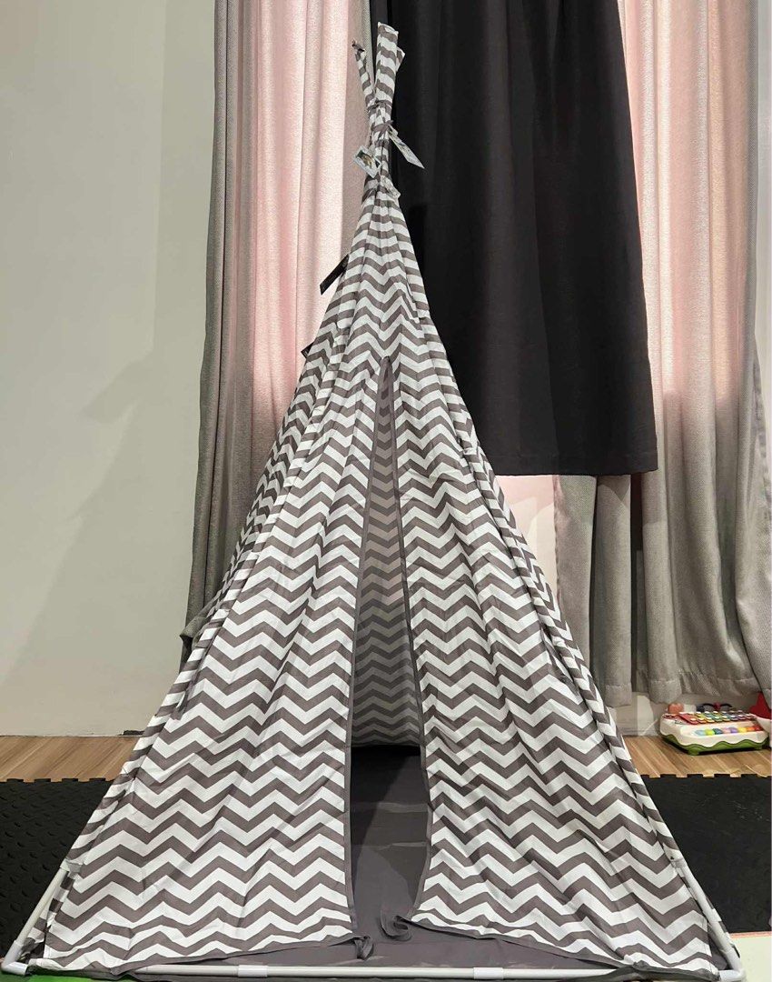 Tee Pee Tent (Category: Infant Playtime) located in Valenzuela. Submitted by kaelstoypalace (Listing ID 1377233588, Image 1). Description: Easy to set up.