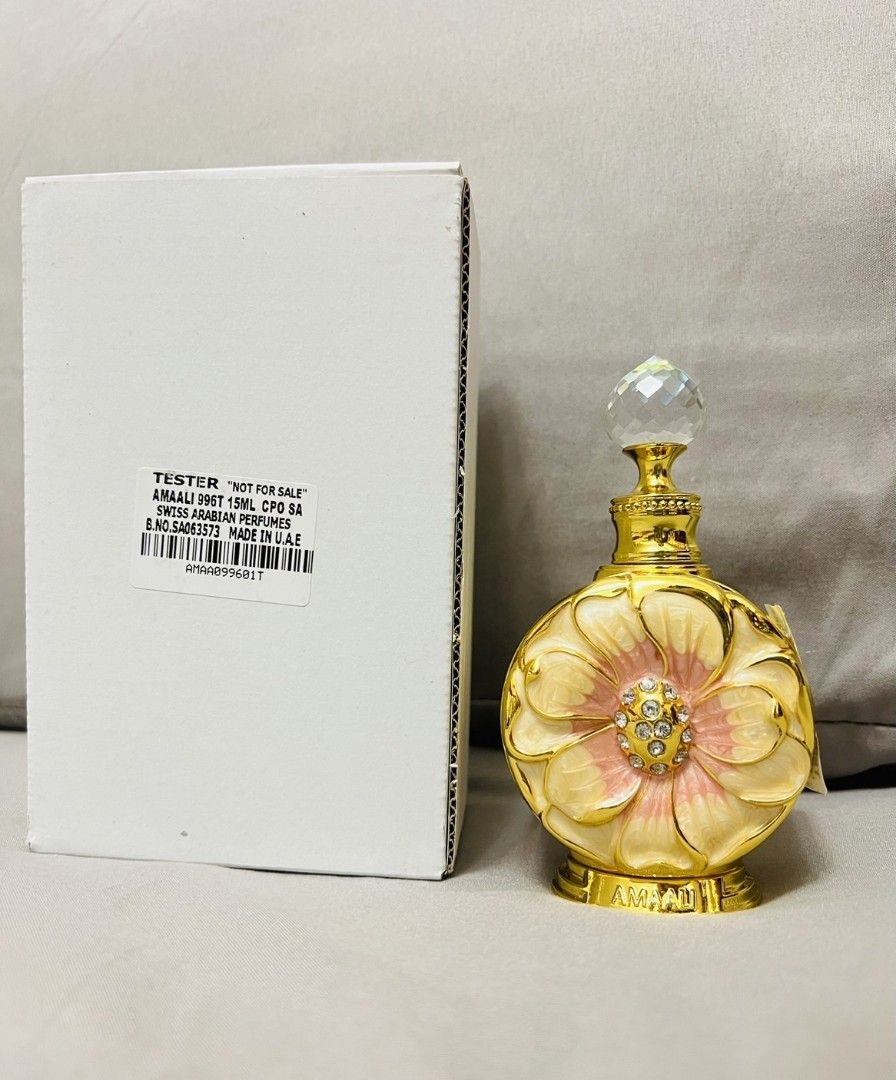由 wind9999 (刊登 ID 1377369593，圖片 1) 提交，位於 台中市 (Taichung) 的 Tester【Swiss Arabian瑞士-阿拉伯】15ml 粉紅櫻花 百百純精油香水CPO 沾取式持久型濃縮香水 T盒包裝 #內斂文青派 (類別：香水、體香劑)，說明：Layali-Amaali粉紅櫻花-花羨 濃縮精油香水 15ml Tester 紙盒包裝，全新未使用 前調：菠蘿/檸檬/蘋果/白色花香/茉莉/無花果 中調：茉莉花/玫瑰/花香/香脂 基底：雪松/檀香/麝香/香草/琥珀/焦糖/櫻花 產地：DUBAI（杜拜）。