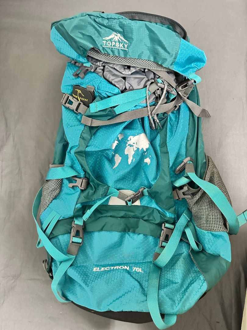 由 tailily (刊登 ID 1377217732，圖片 1) 提交，位於 台北市 (Taipei) 的 Topsky profession 戶外登山包大容量徒步旅行包 70L（附迷彩防雨罩） (類別：健行及露營)，說明：9成新，祖母綠(實體看起來是藍綠色)，以前在amazona買的，僅用出國帶過兩次，後面評估太大，所以沒有實際上山。 商品特色：背包分底倉、主倉、頂倉，具背負系統，有效減輕肩部壓力。抗撕裂材質及多樣外掛系統。 背包太大沒辦法超商，只能郵局宅配～ 雙北可討論面交地點 不急的話，台中也可以～ 。