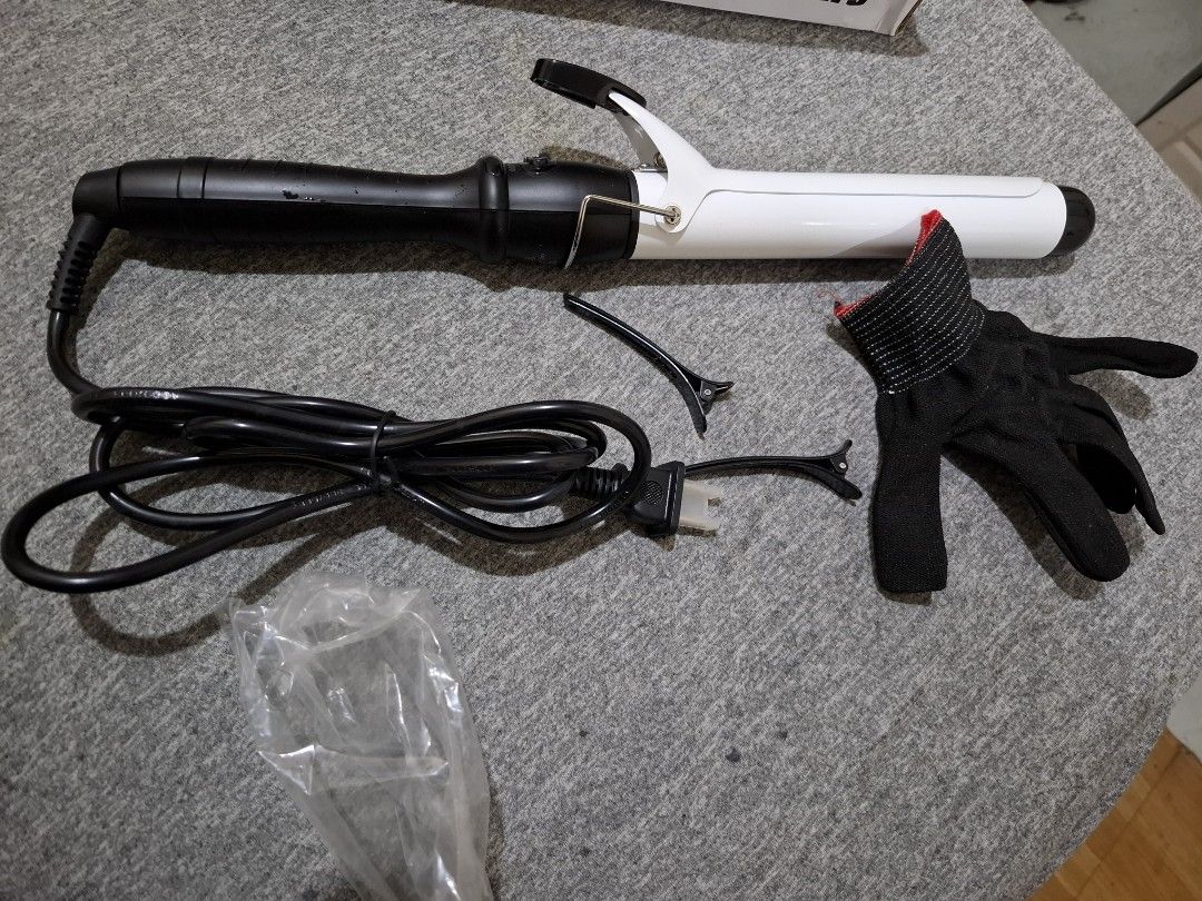 Ubeator Hair Curling Iron (Category: Hair) located in Quezon City. Submitted by jdcaranguian (Listing ID 1377221423, Image 3). Description: once used lang..