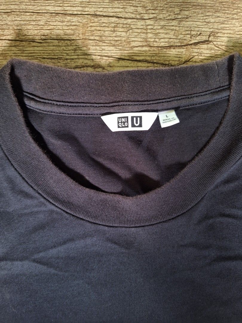 Uniqlo boxy shirt (Category: Tshirts & Polo Shirts ) located in Alcala. Submitted by grayhollowblocks (Listing ID 1377237060, Image 2). Description: uniqlo boxy shirt (L) 21×26 used black na black in person.