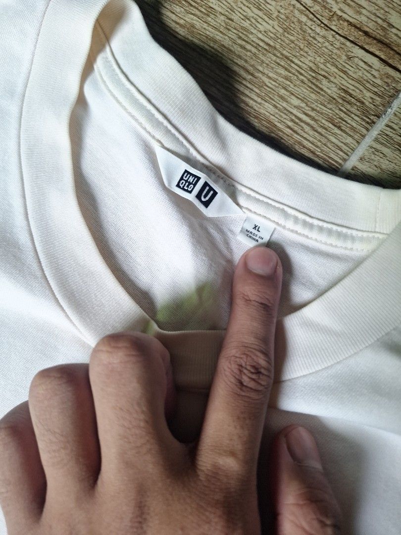 Uniqlo boxy shirt (XL) (Category: Tshirts & Polo Shirts ) located in Alcala. Submitted by grayhollowblocks (Listing ID 1377246822, Image 2). Description: plus sf 23×27.5.