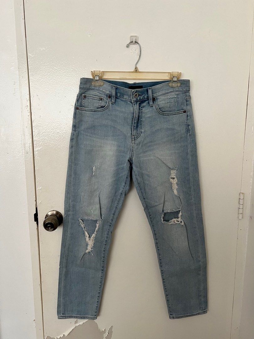 Uniqlo boyfriend jeans (Category: Jeans) located in Quezon City. Submitted by http.ashi (Listing ID 1377287774, Image 1). Description: used once size 27-28.