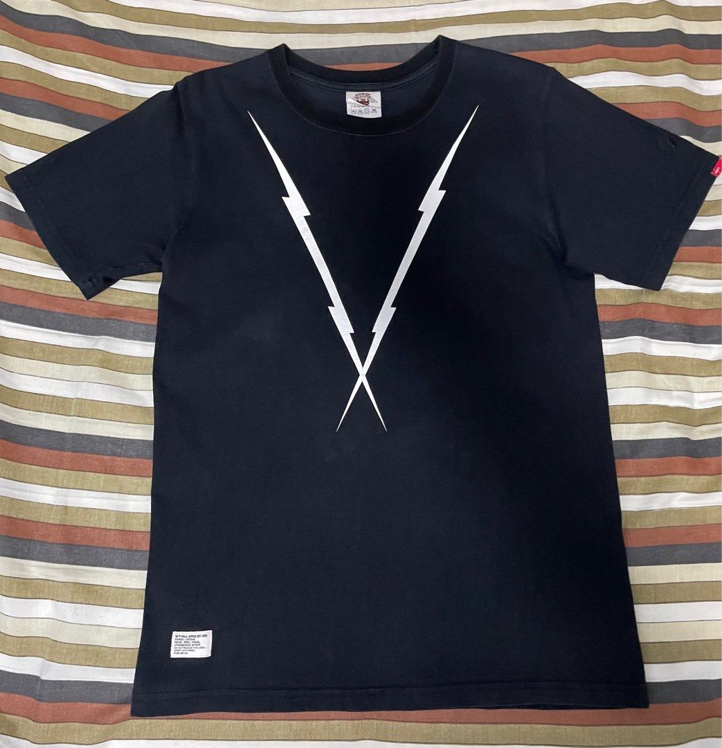 Wtaps tee （分類：T-shirt、恤衫、有領衫）位於 Hong Kong。 由 sun913 提交（商品編號 1291804550，圖片 1）。簡介： Wtaps light bolt tee Size s 長64cm 闊44cm 9成新。