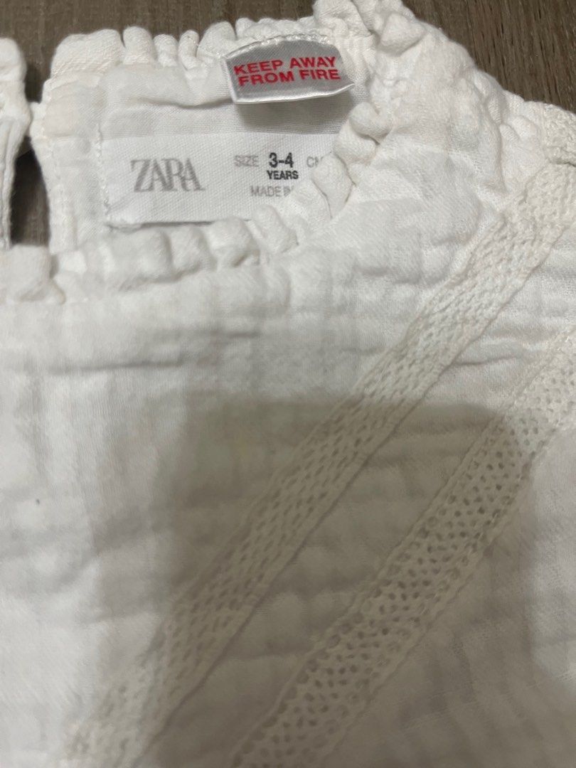 由 hot7311144418 (刊登 ID 1377352511，圖片 2) 提交，位於 雲林縣 (Yunlin) 的 Zara兒童純白色上衣3-4歲 (類別：嬰兒及兒童流行時尚)，說明：有使用痕跡●不再贅述 。